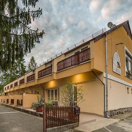 Lipicai Hotel Es Etterem Szilvásvárad 외부 사진