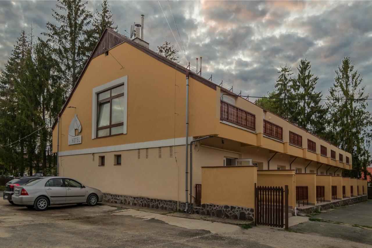 Lipicai Hotel Es Etterem Szilvásvárad 외부 사진
